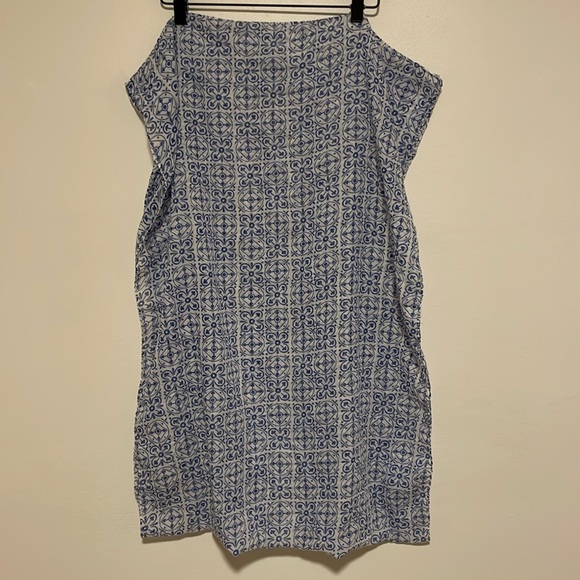 White and Blue Lightweight Infinity Scarf - Picture 4 of 5